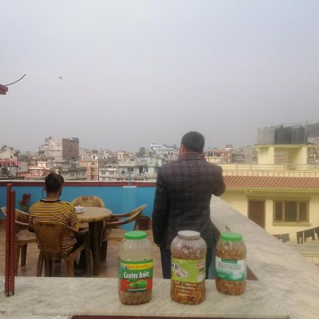 Famous House Kathmandu Hostel Bagian luar foto