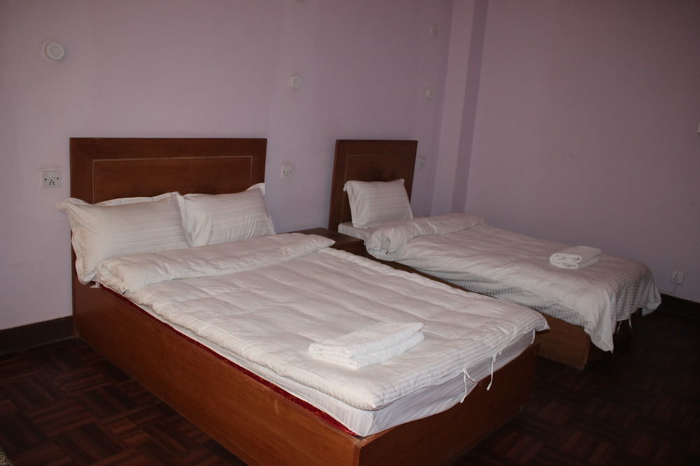 Famous House Kathmandu Hostel Bagian luar foto