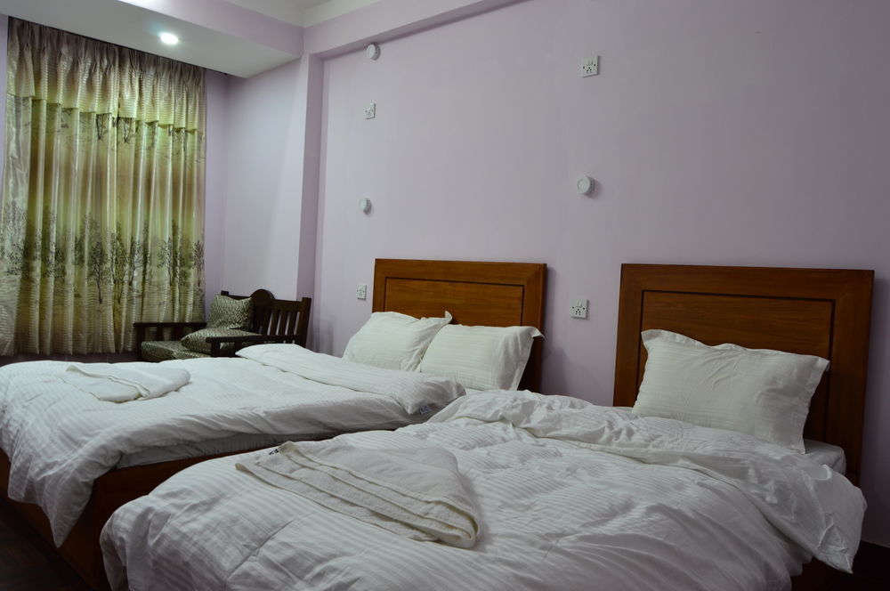 Famous House Kathmandu Hostel Bagian luar foto