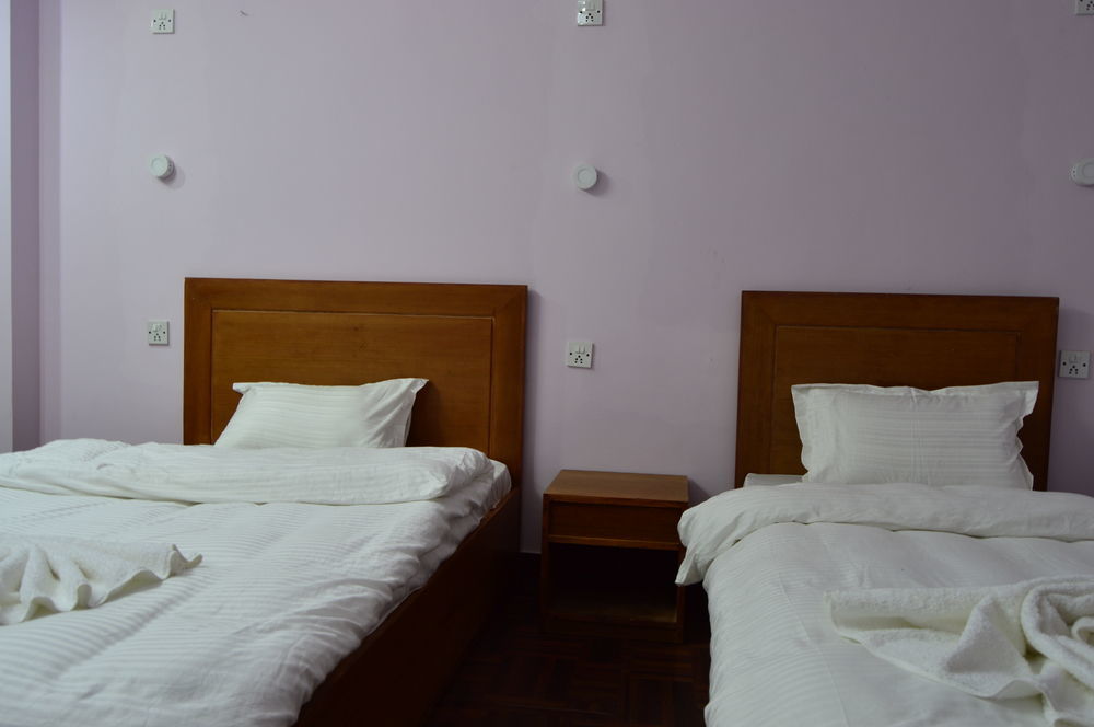 Famous House Kathmandu Hostel Bagian luar foto