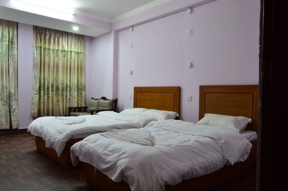 Famous House Kathmandu Hostel Bagian luar foto