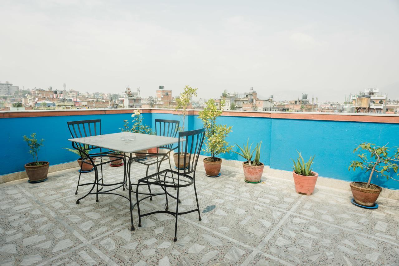 Famous House Kathmandu Hostel Bagian luar foto