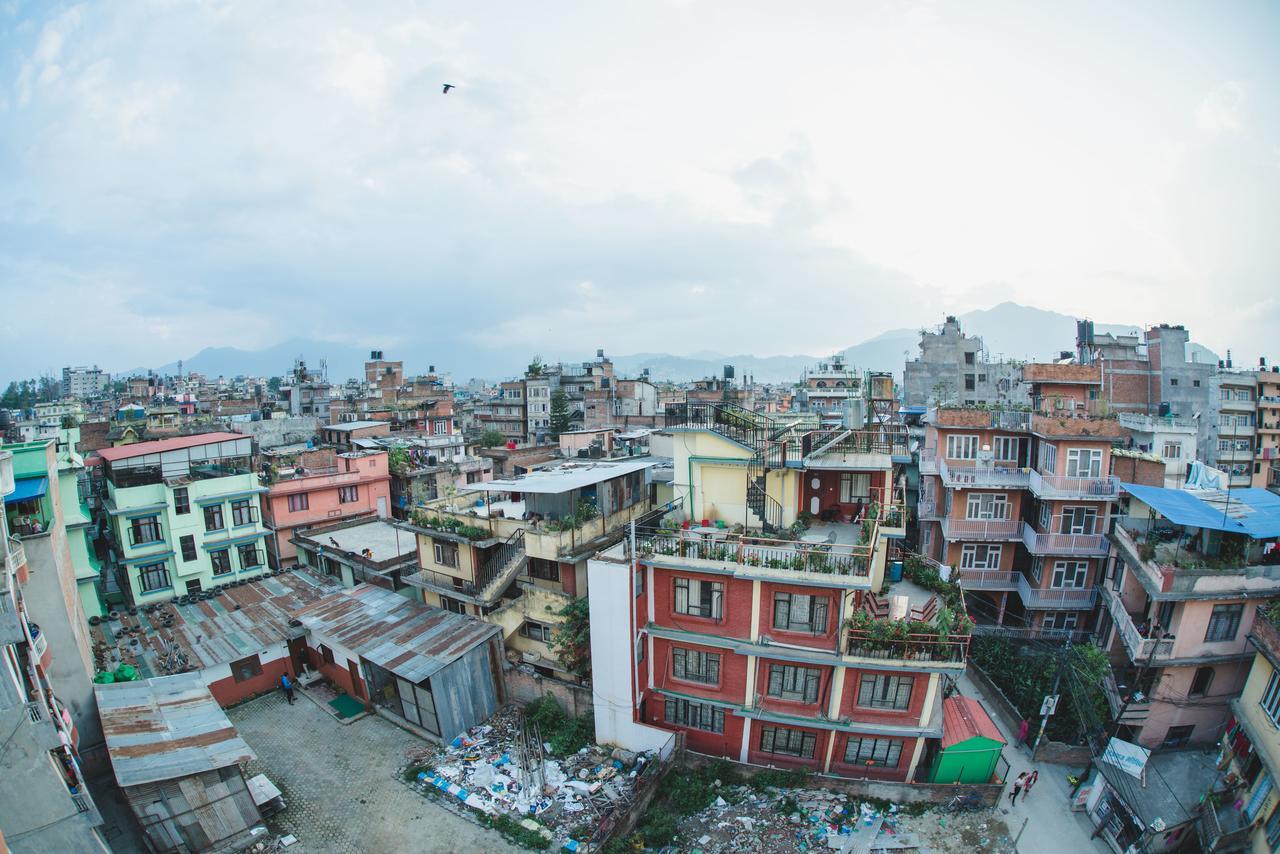 Famous House Kathmandu Hostel Bagian luar foto
