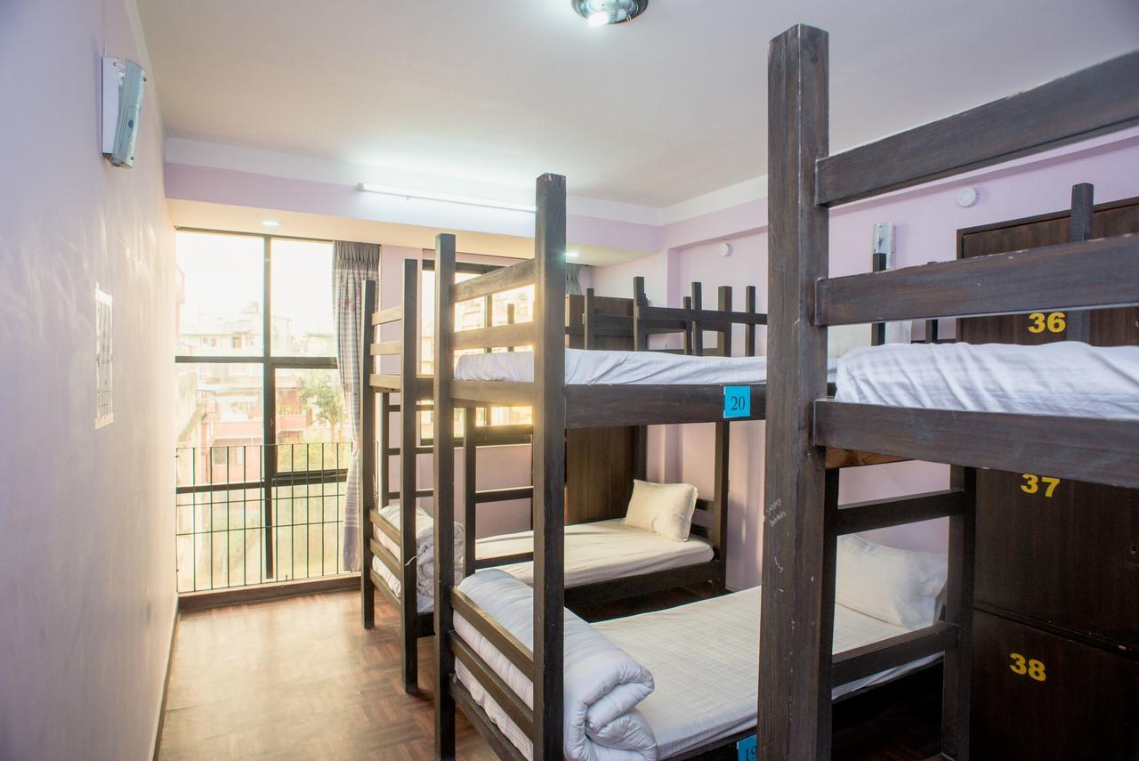 Famous House Kathmandu Hostel Bagian luar foto