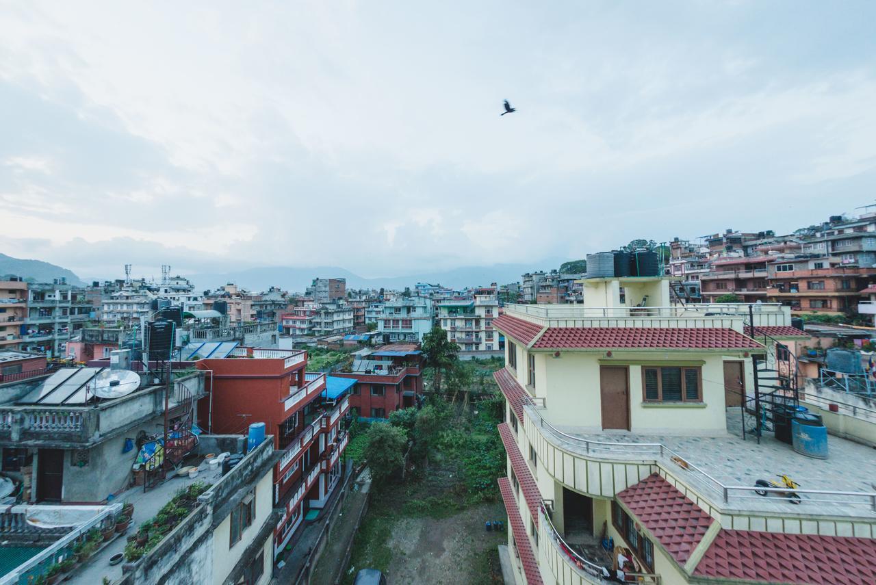 Famous House Kathmandu Hostel Bagian luar foto