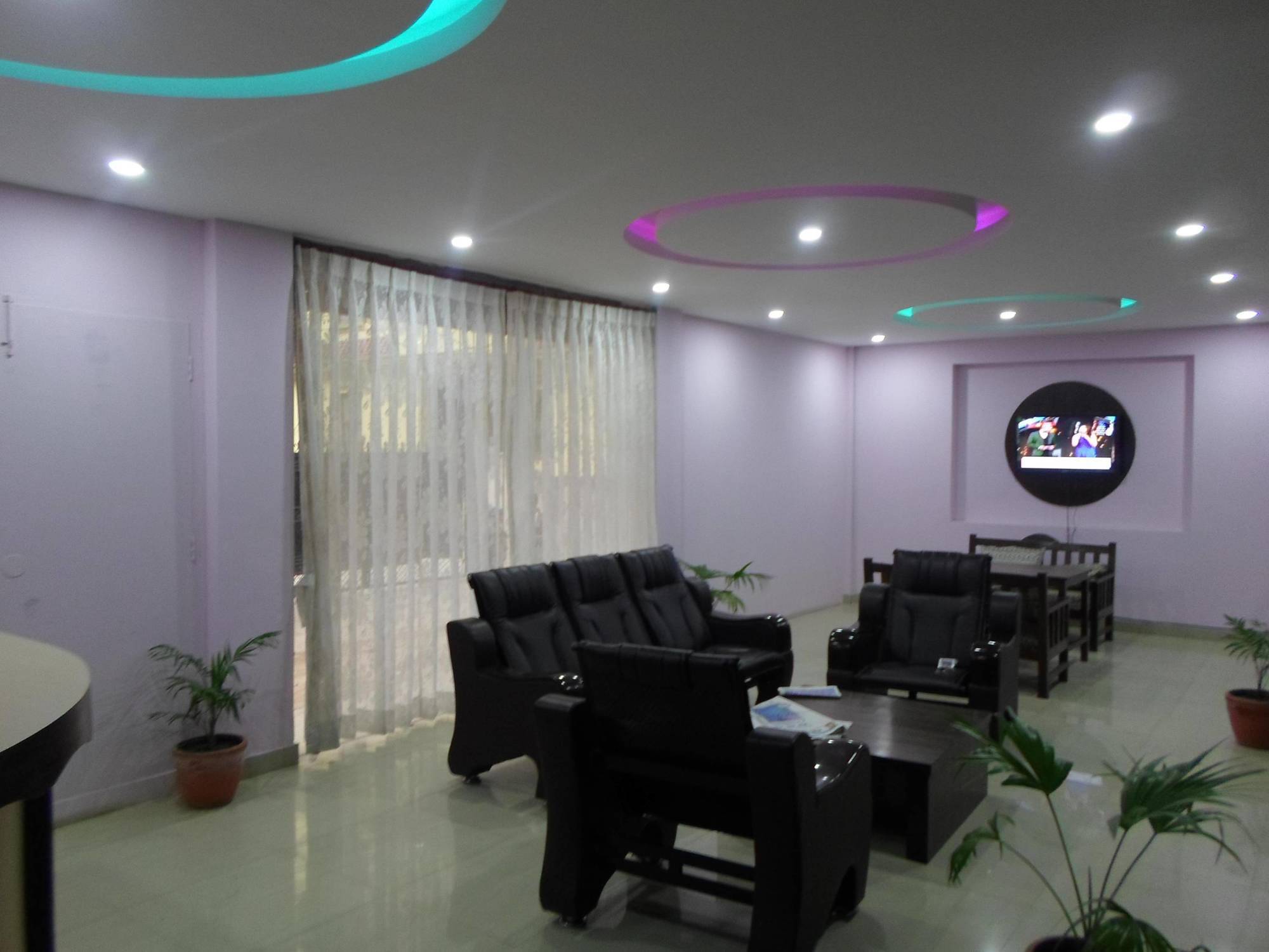Famous House Kathmandu Hostel Bagian luar foto