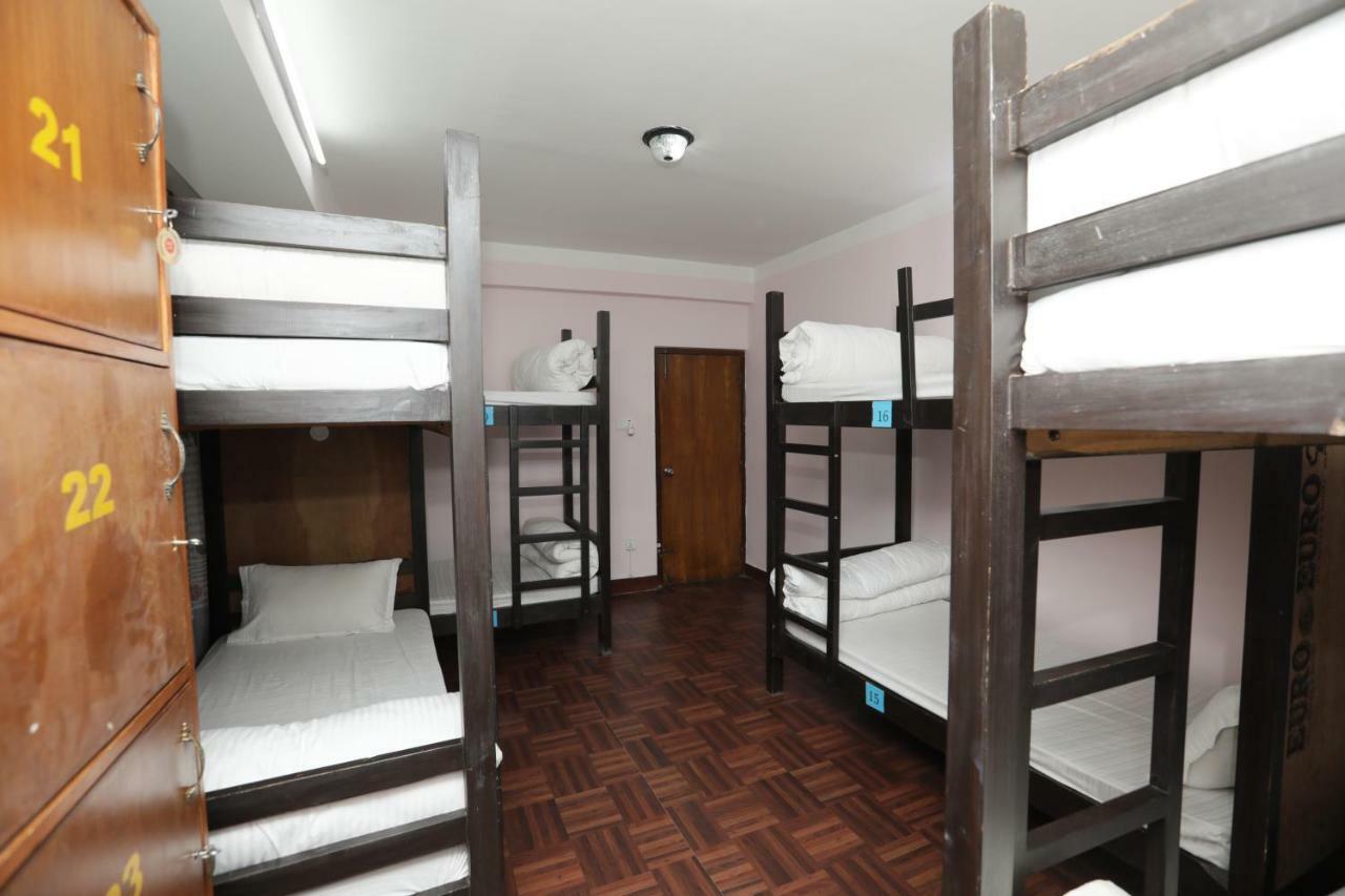 Famous House Kathmandu Hostel Bagian luar foto