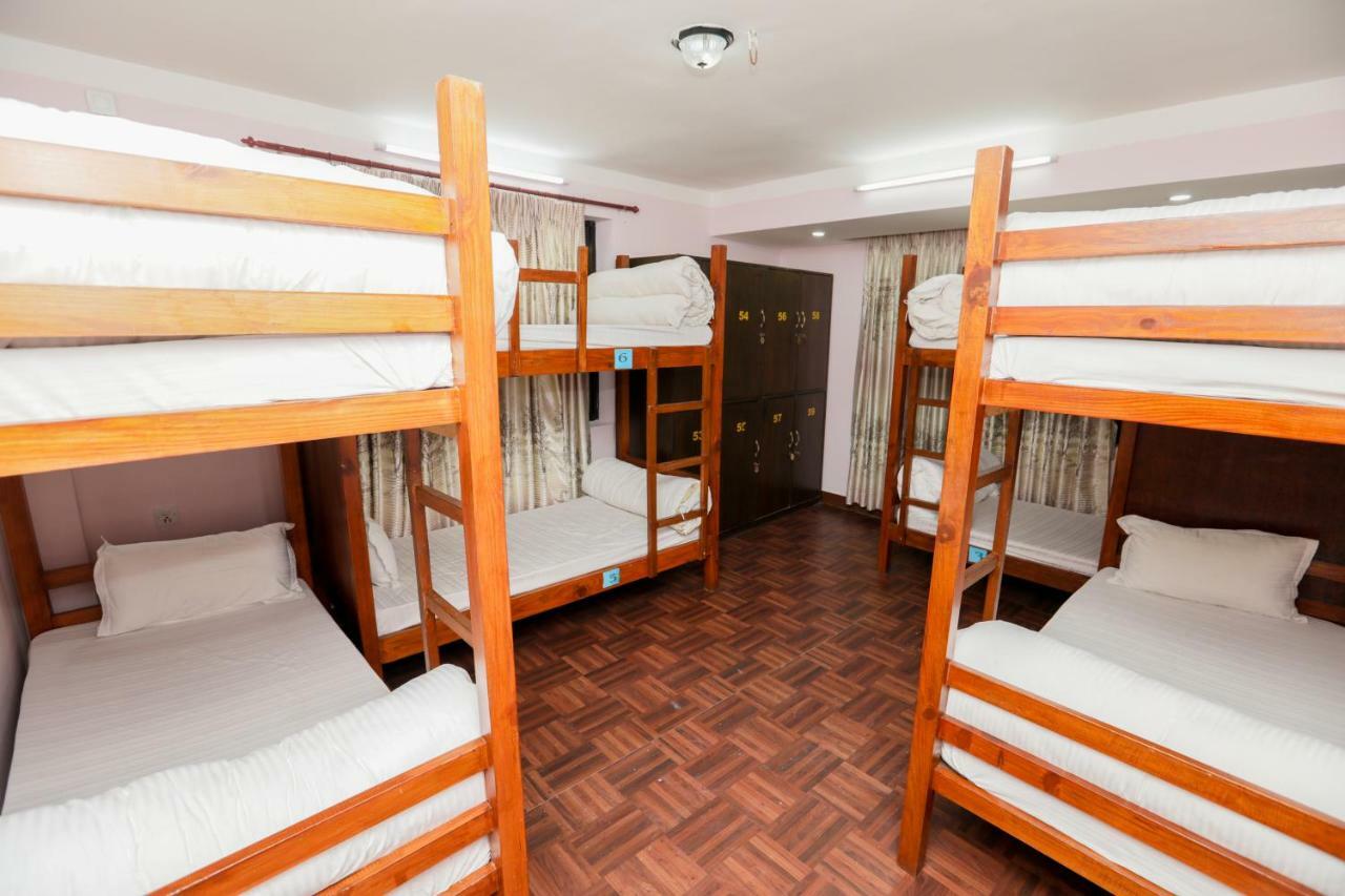 Famous House Kathmandu Hostel Bagian luar foto