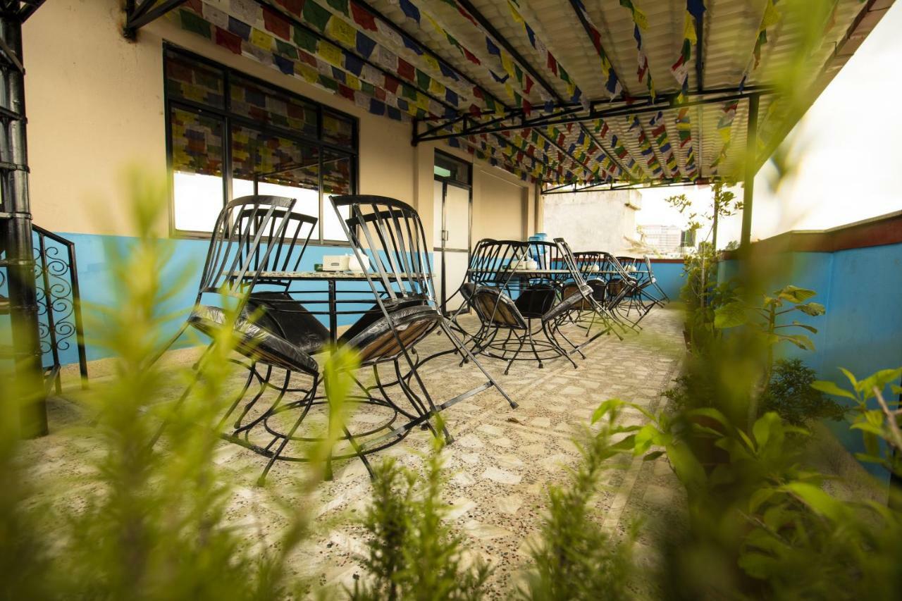 Famous House Kathmandu Hostel Bagian luar foto