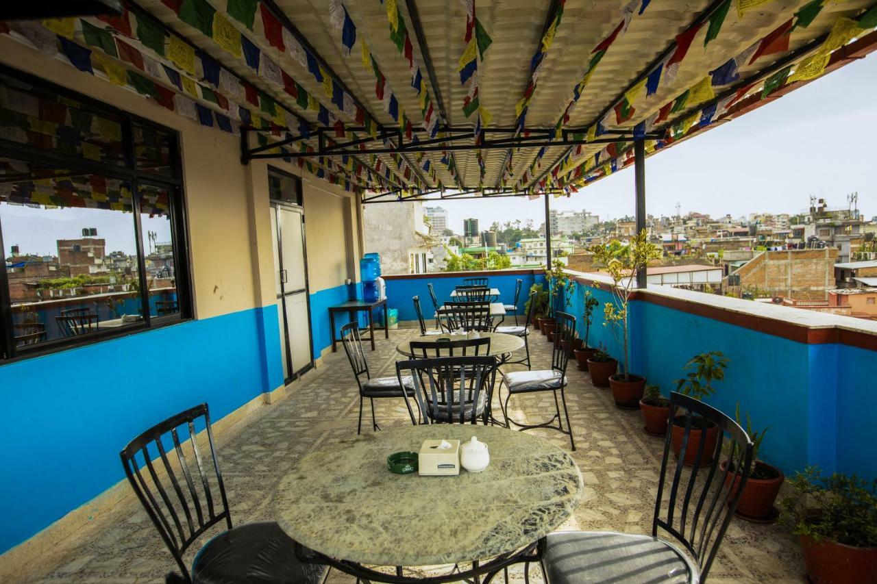 Famous House Kathmandu Hostel Bagian luar foto