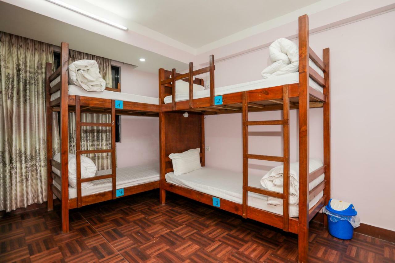 Famous House Kathmandu Hostel Bagian luar foto