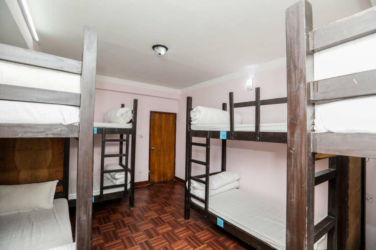 Famous House Kathmandu Hostel Bagian luar foto