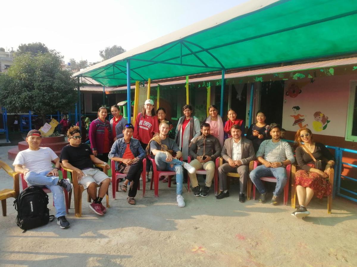 Famous House Kathmandu Hostel Bagian luar foto