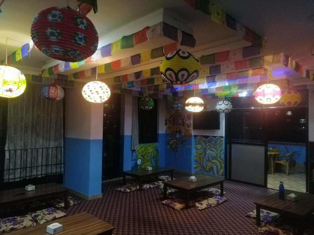 Famous House Kathmandu Hostel Bagian luar foto